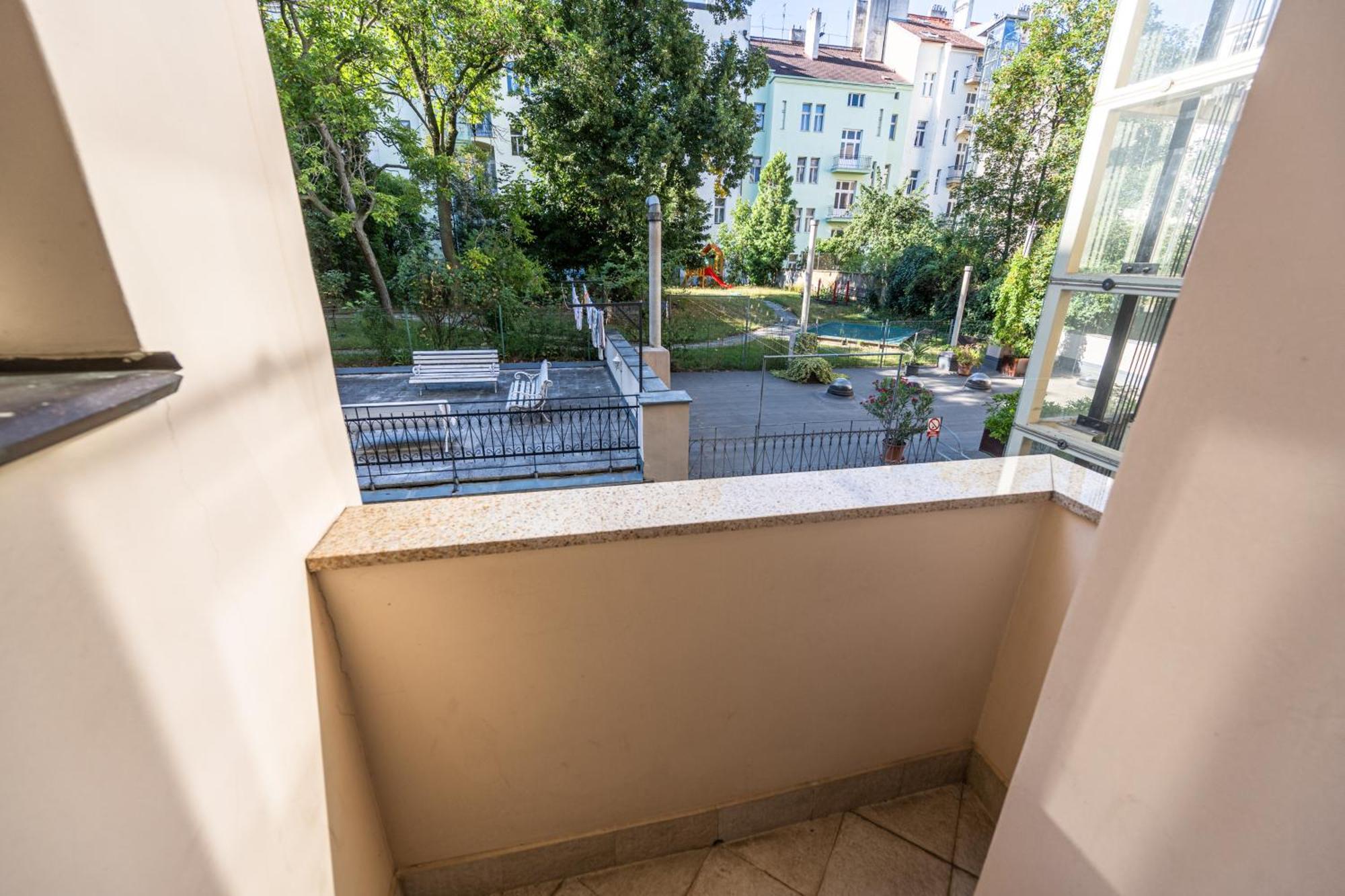 Jiriho Z Podebrad Apartments Прага Екстериор снимка